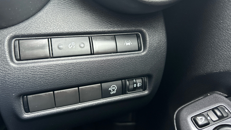 Nissan Juke 1.0 DiG-T 114 N-Connecta 5dr Petrol Hatchback